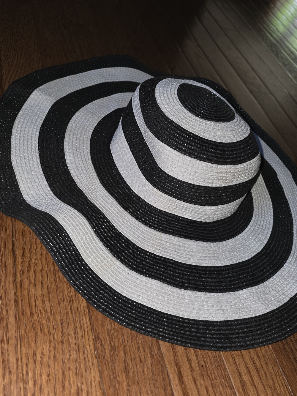 Black & White Wide Brim Sun Hat
